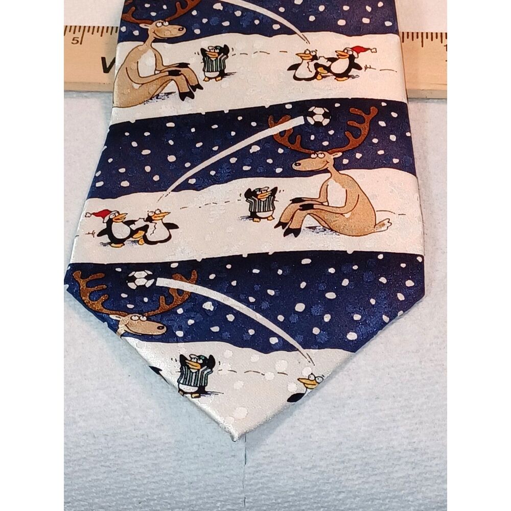 American Greetings Handmade 100% Silk Winter xmas Reindeer Penguin Snowflake Tie